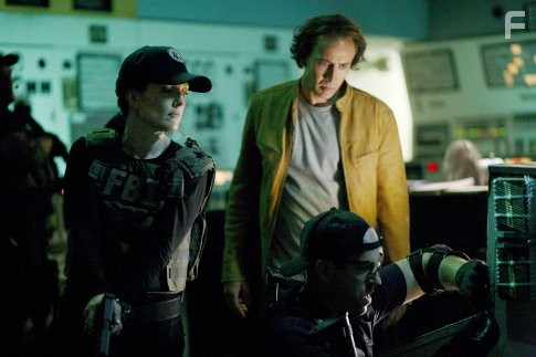 Nicolas Cage and Julianne Moore in Пророк (2007)