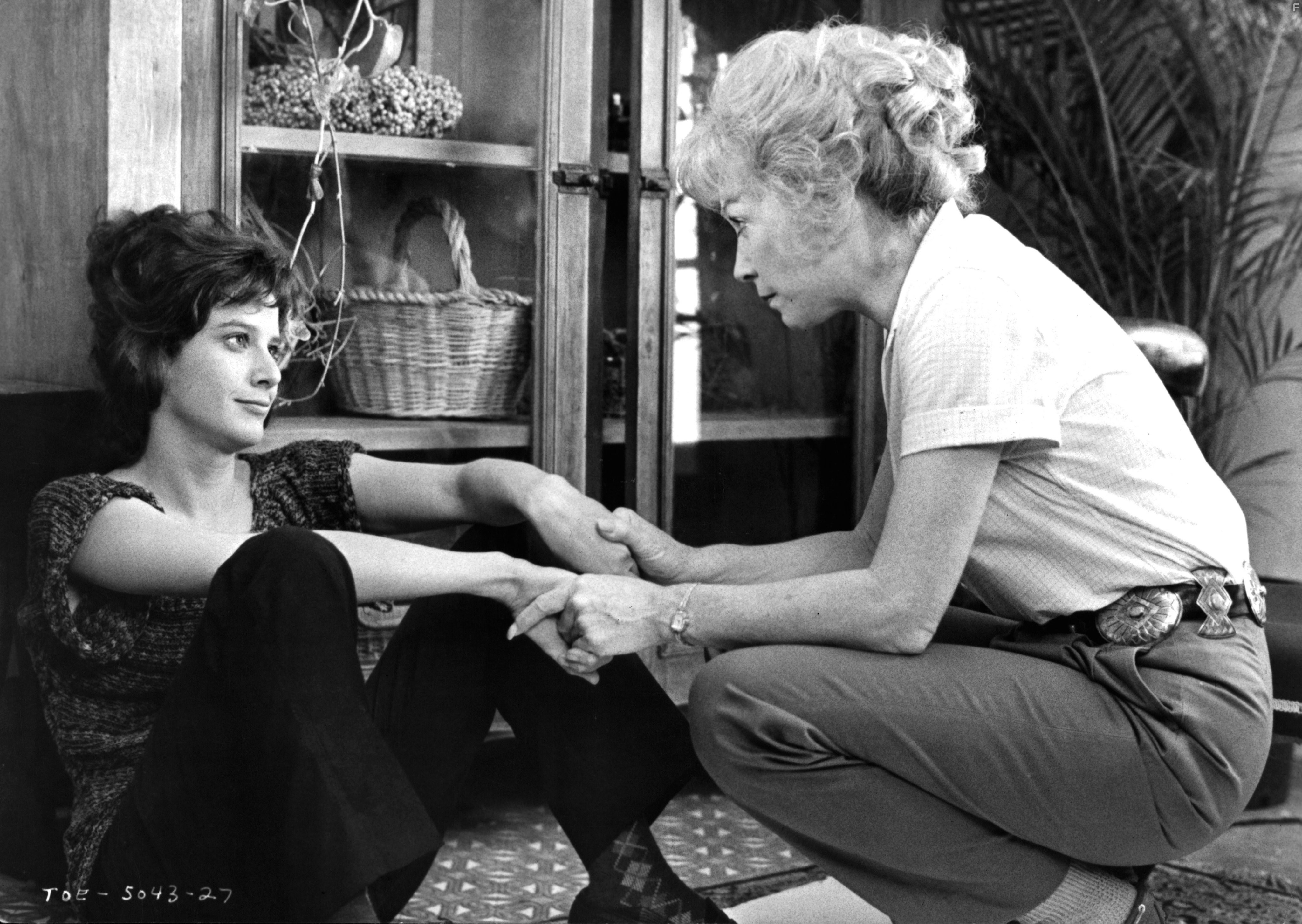 Shirley MacLaine and Debra Winger in Язык нежности (1983)