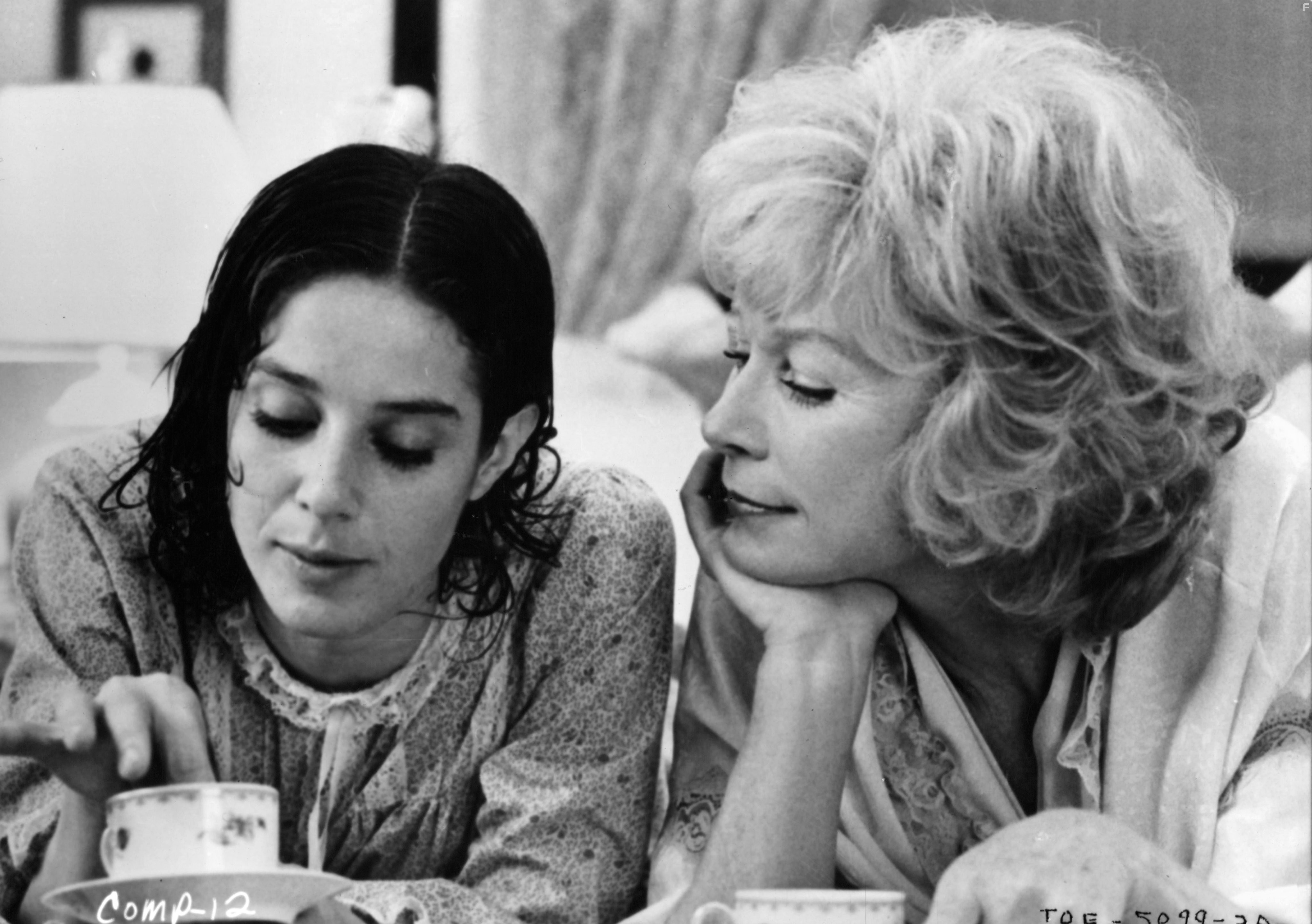 Shirley MacLaine and Debra Winger in Язык нежности (1983)