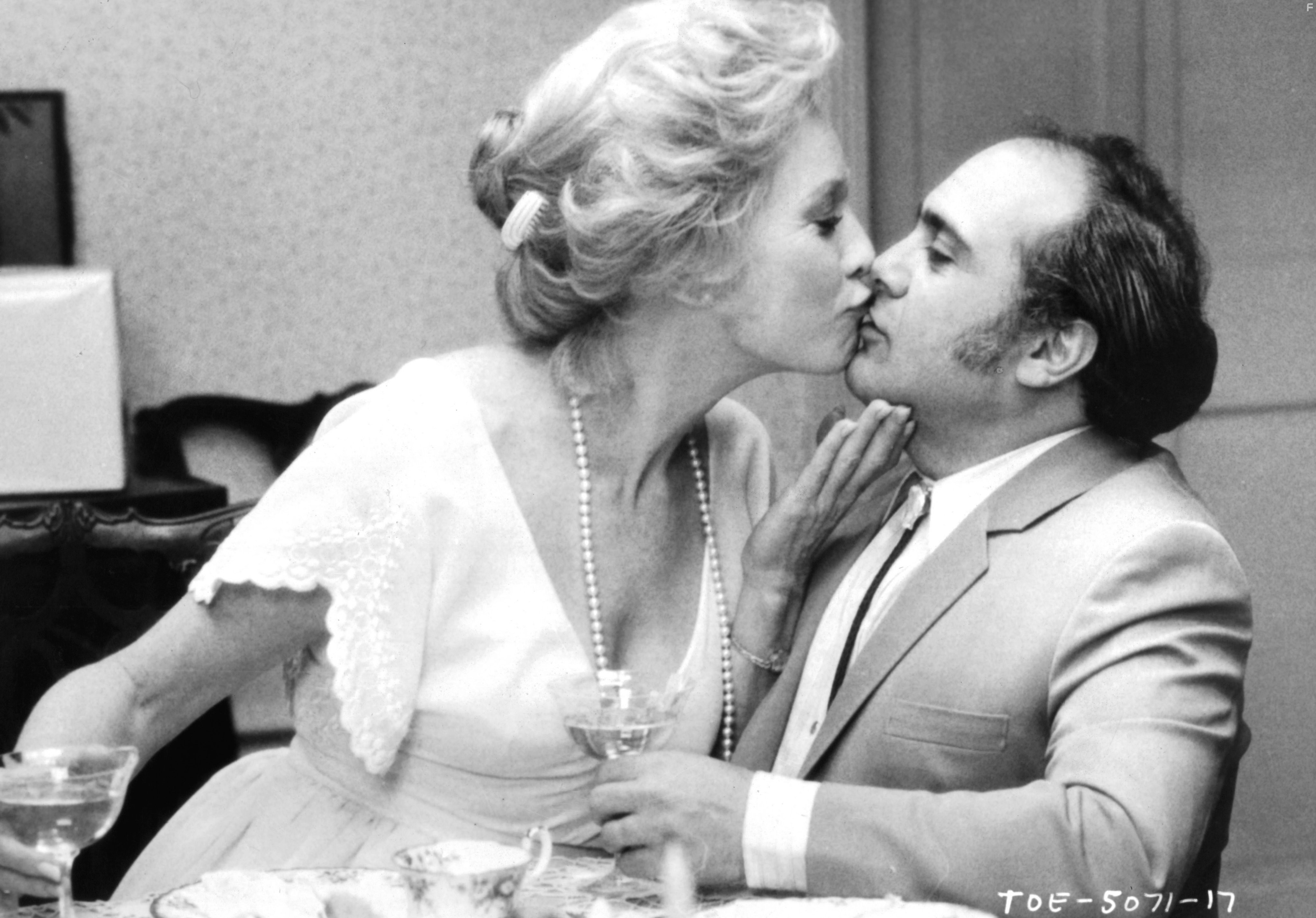 Danny DeVito and Shirley MacLaine in Язык нежности (1983)