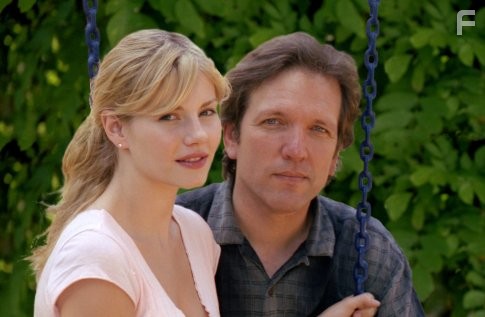 Elisha Cuthbert and Martin Donovan in Душа тишины (2005)