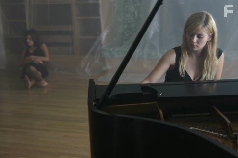 Elisha Cuthbert in Душа тишины (2005)