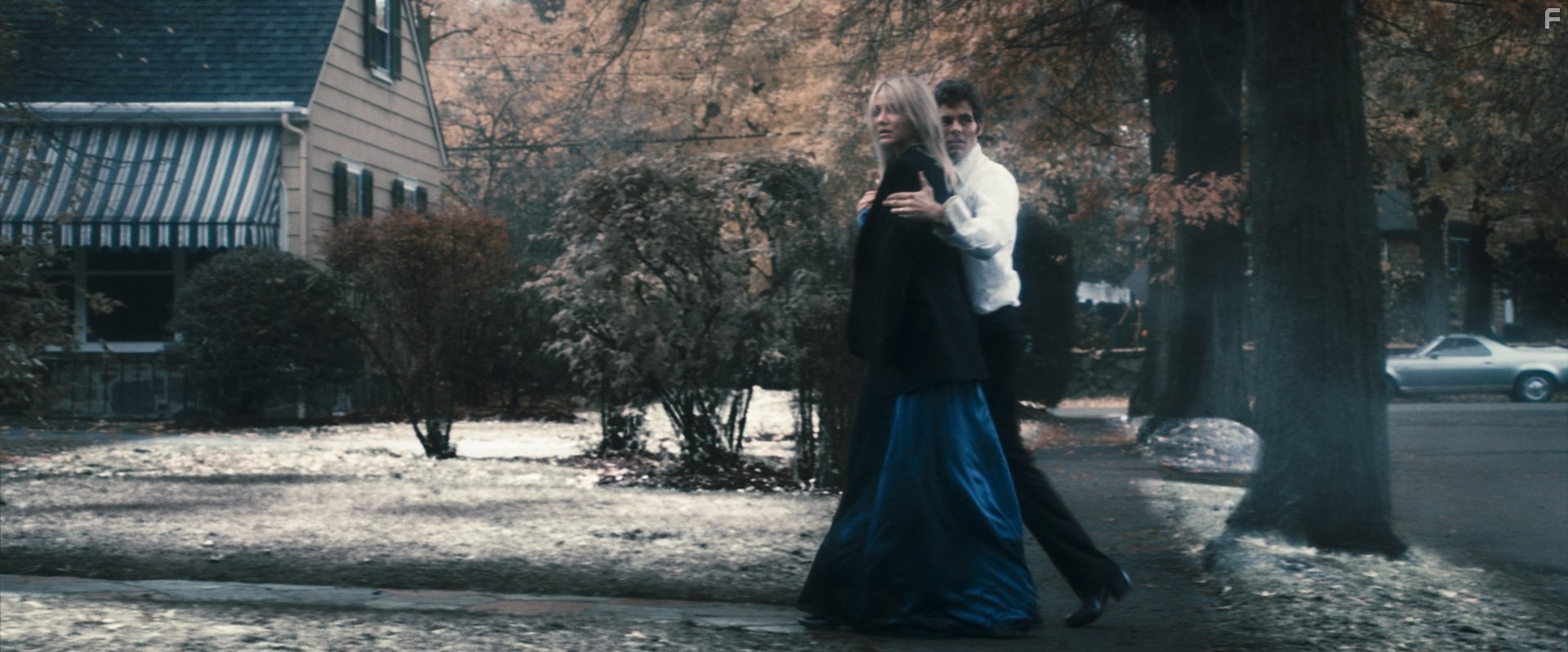 Cameron Diaz and James Marsden in Посылка (2009)