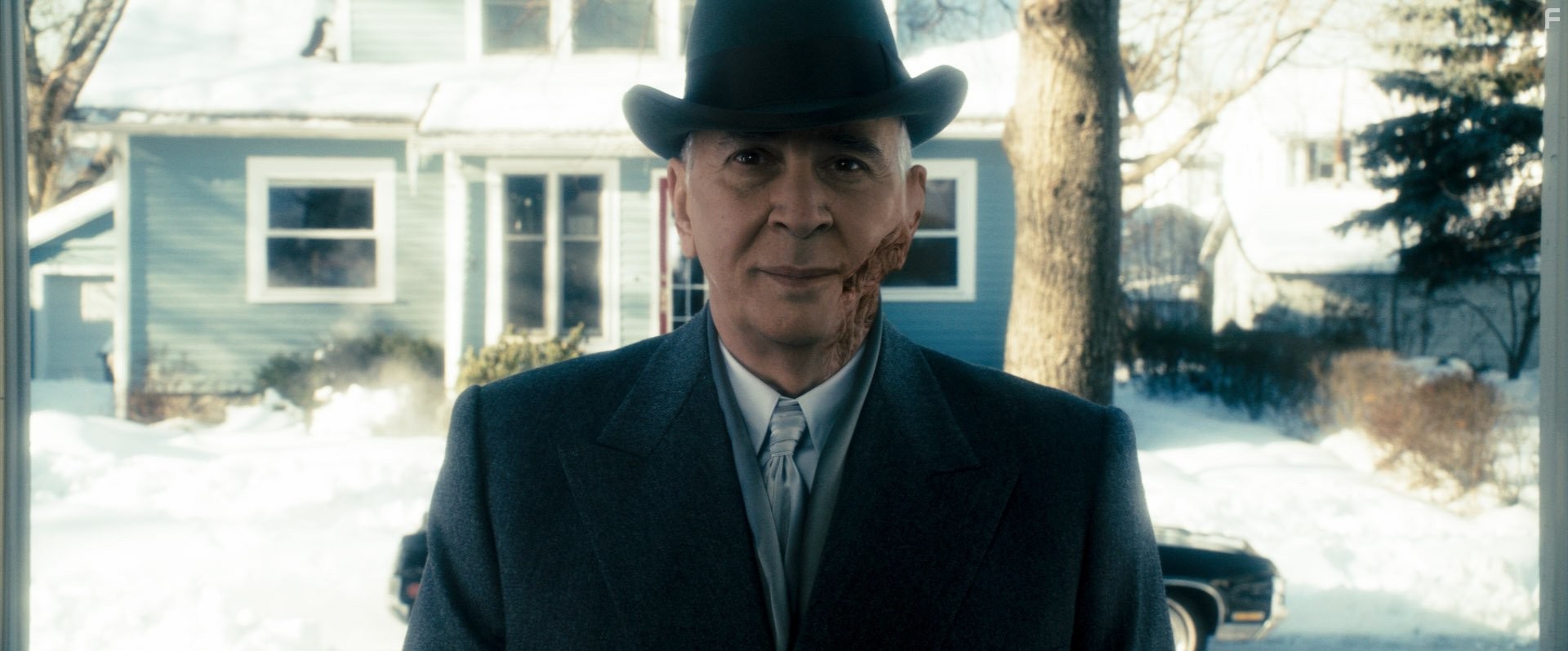 Frank Langella in Посылка (2009)