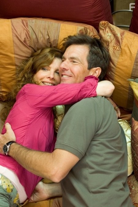 Dennis Quaid and Rene Russo in Твои, мои и наши (2005)