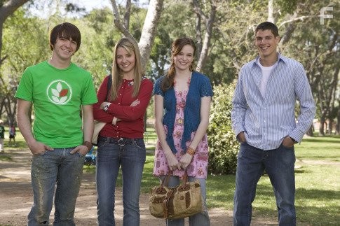 Drake Bell, Sean Faris, Danielle Panabaker, and Katija Pevec in Твои, мои и наши (2005)