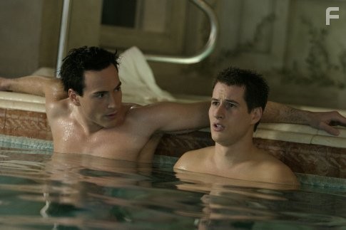 Chris Klein and Brendan Fehr in Длинный уикэнд (2005)