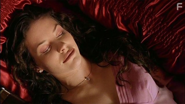 Evangeline Lilly in Длинный уикэнд (2005)