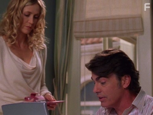 Peter Gallagher and Kelly Rowan in О.С. - Одинокие сердца (2003)