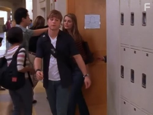 Mischa Barton and Ben McKenzie in О.С. - Одинокие сердца (2003)