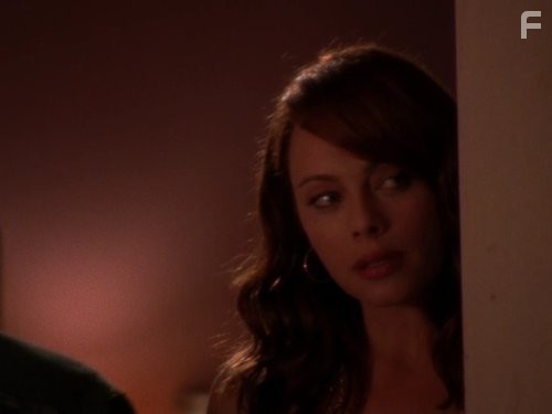 Melinda Clarke in О.С. - Одинокие сердца (2003)