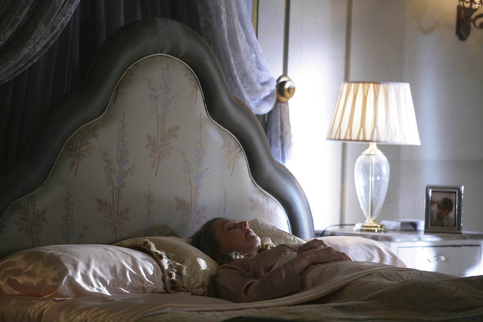 Rachael Blake in Заключенный (2009)