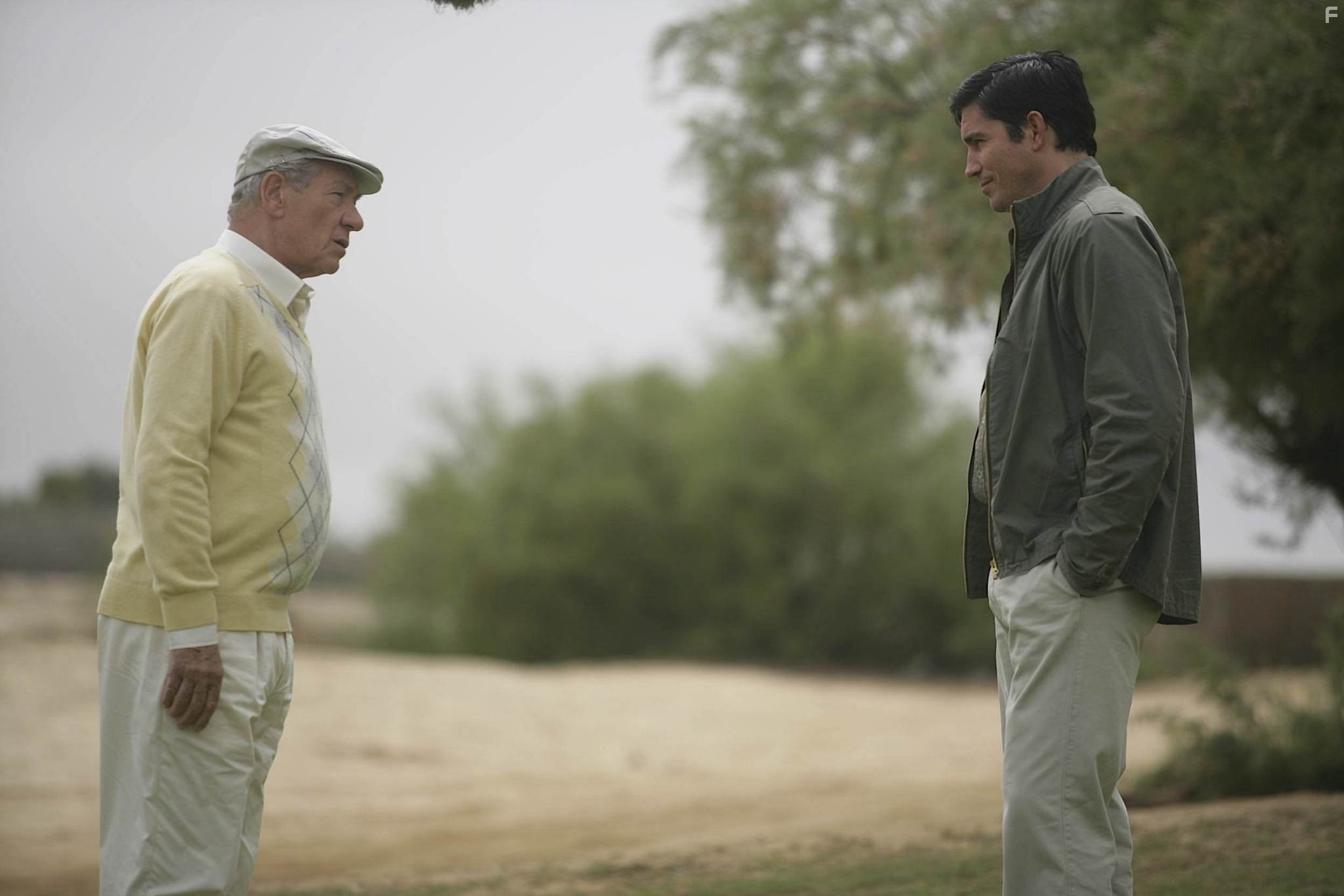 Jim Caviezel and Ian McKellen in Заключенный (2009)