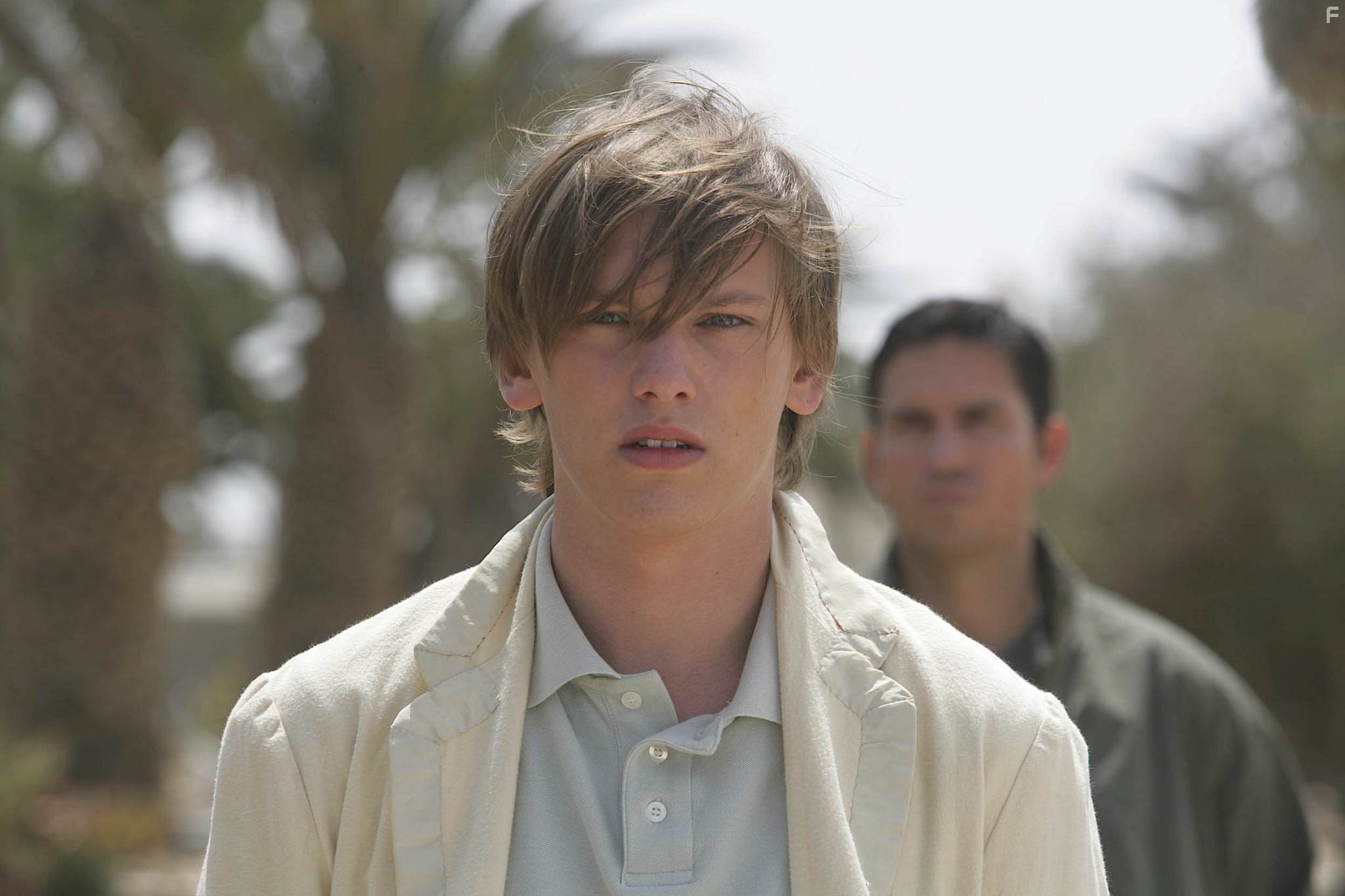 Jim Caviezel and Jamie Campbell Bower in Заключенный (2009)