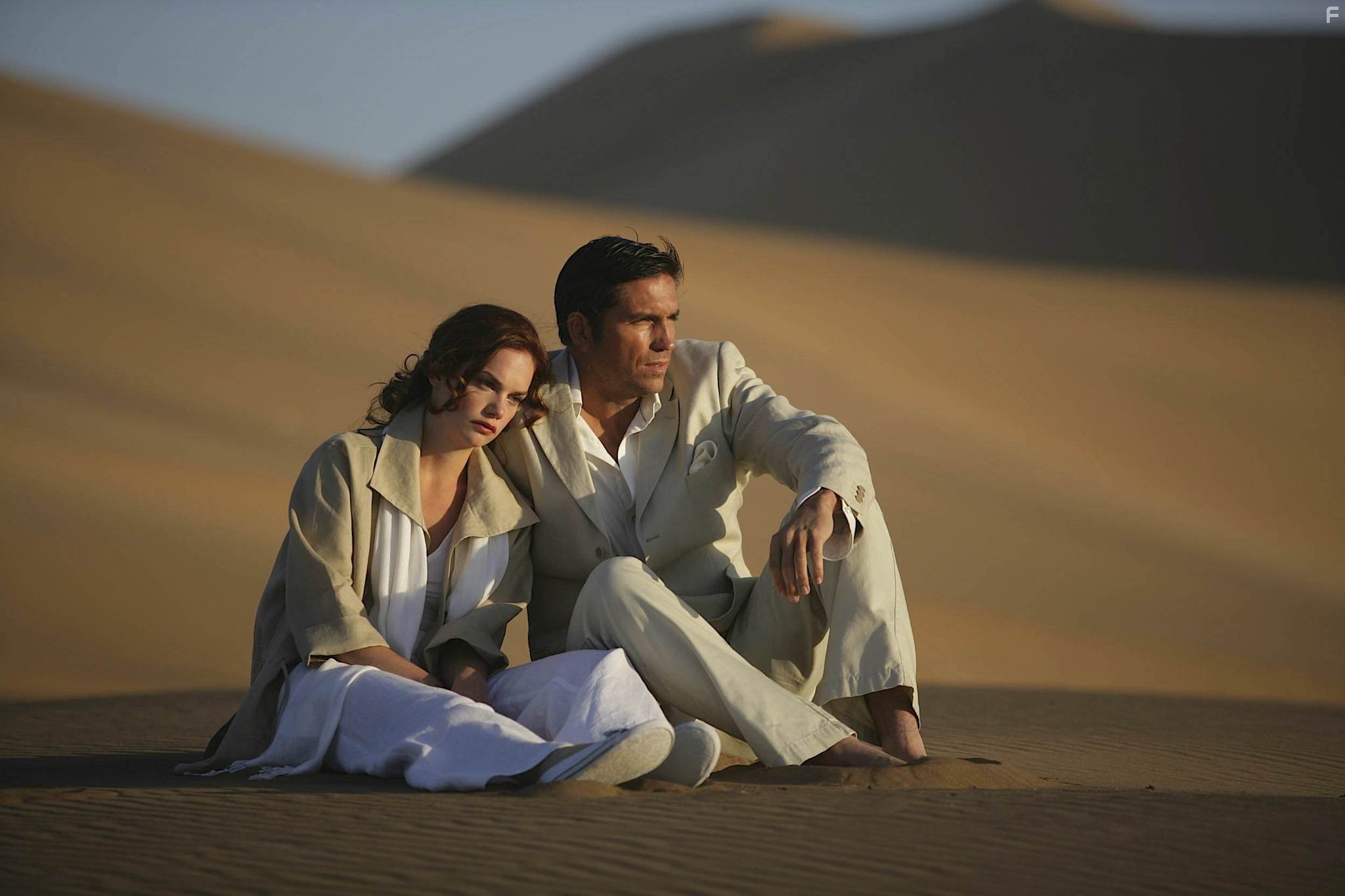 Jim Caviezel and Ruth Wilson in Заключенный (2009)
