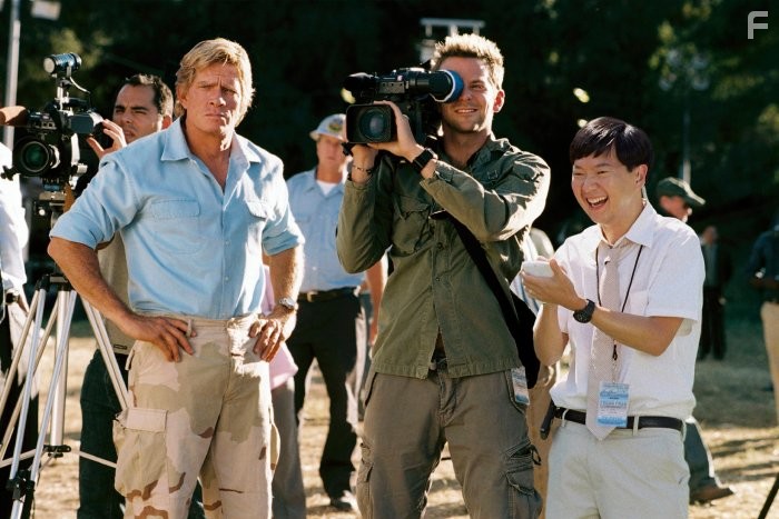 Thomas Haden Church, Bradley Cooper, and Ken Jeong in Всё о Стиве (2009)