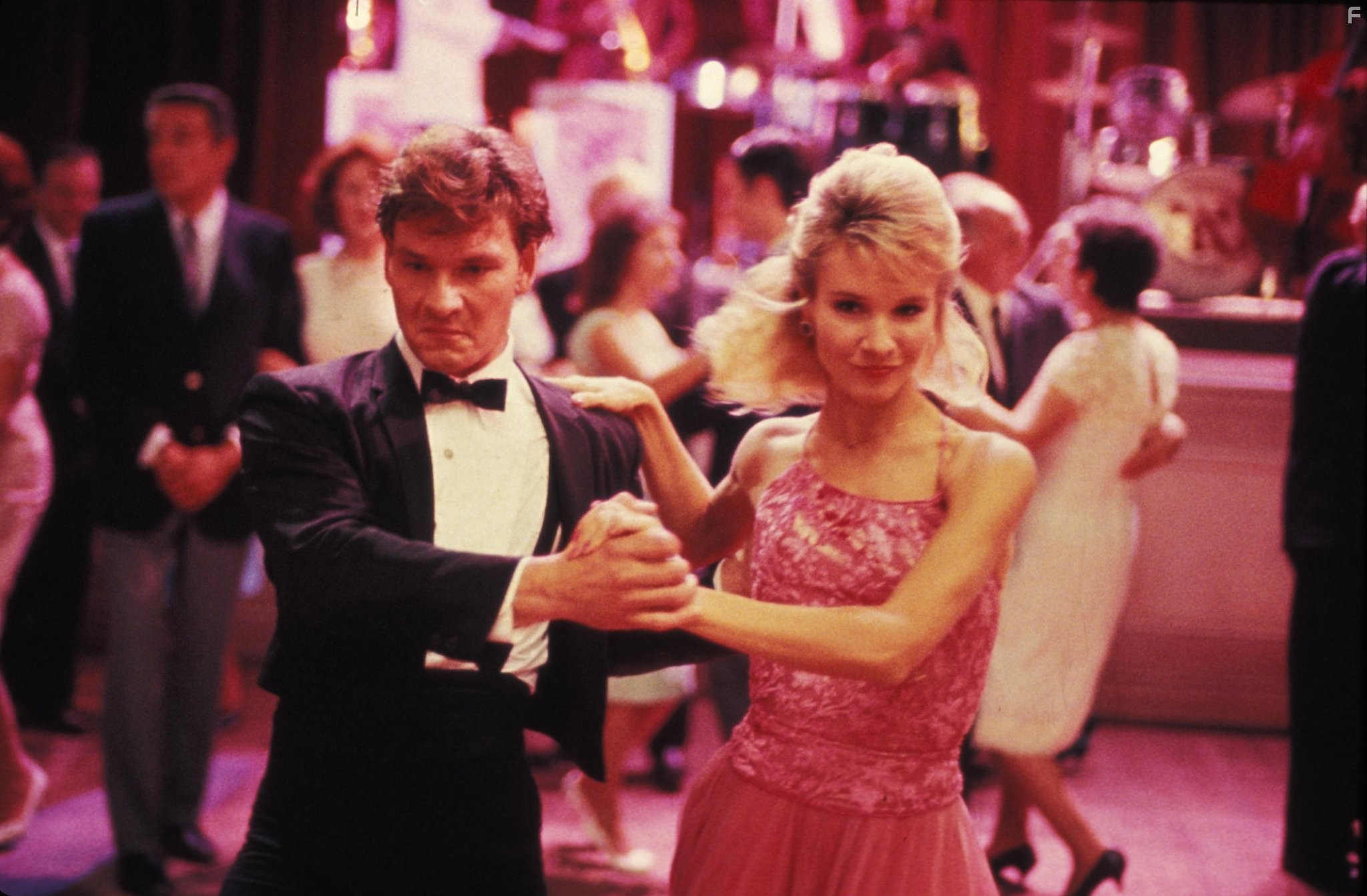 Patrick Swayze and Cynthia Rhodes in Грязные танцы (1987)