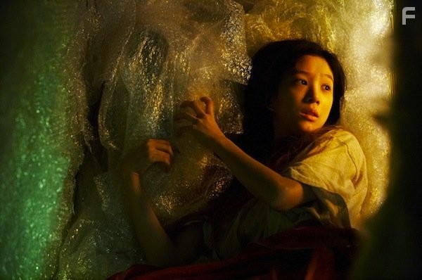 Ryeowon Jung in Робинзон на Луне (2009)