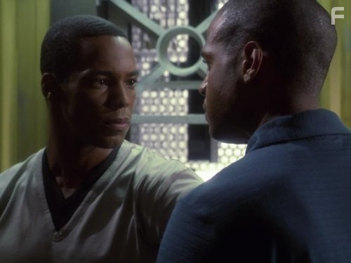 Anthony Montgomery and Corey Mendell Parker in Звездный путь: Энтерпрайз (2001)