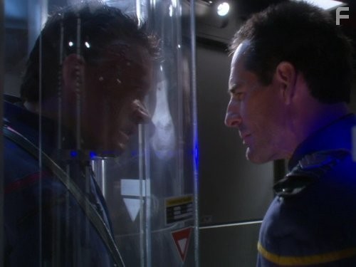 Scott Bakula and Connor Trinneer in Звездный путь: Энтерпрайз (2001)