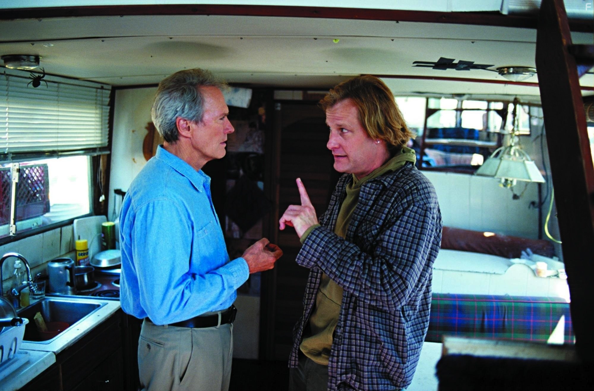 Clint Eastwood and Jeff Daniels in Кровавая работа (2002)