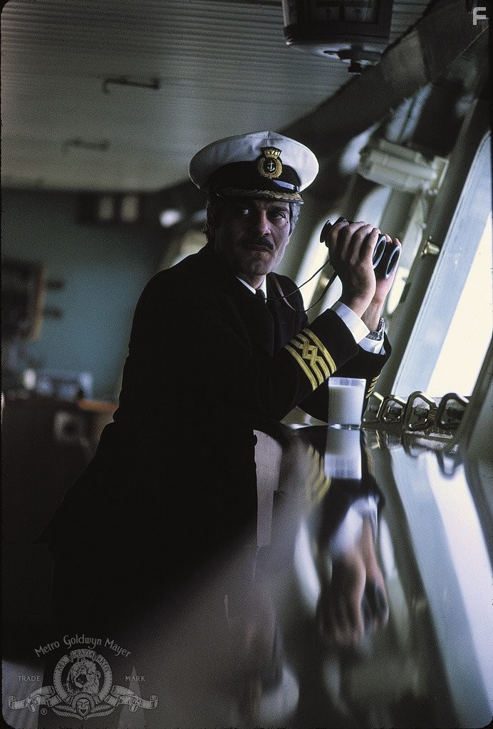 Omar Sharif in Джаггернаут (1974)