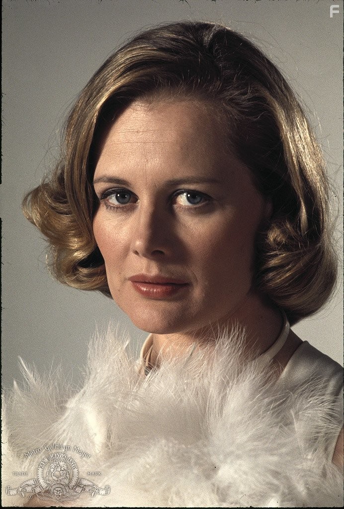Shirley Knight in Джаггернаут (1974)