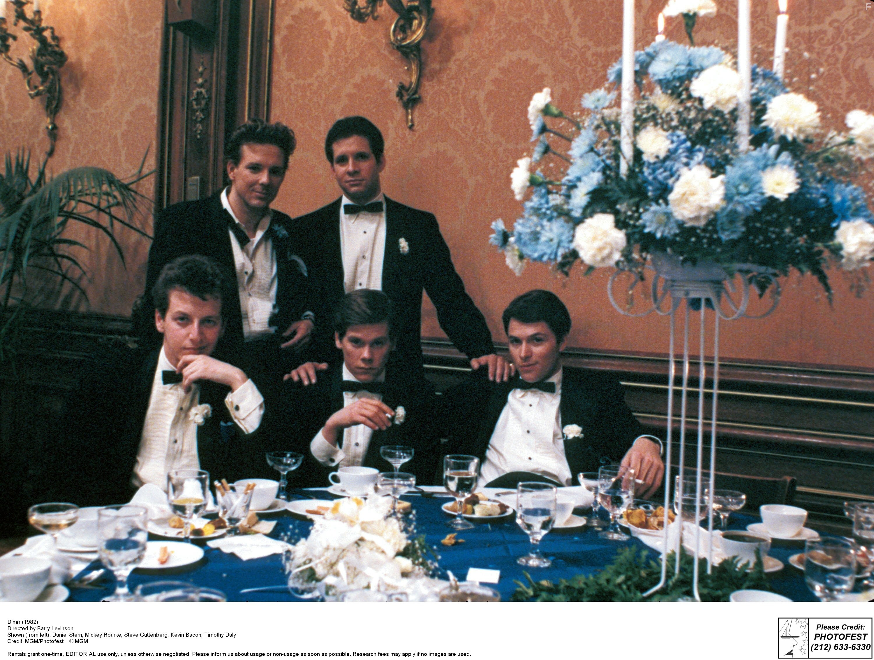 Kevin Bacon, Steve Guttenberg, Mickey Rourke, Tim Daly, and Daniel Stern in Забегаловка (1982)