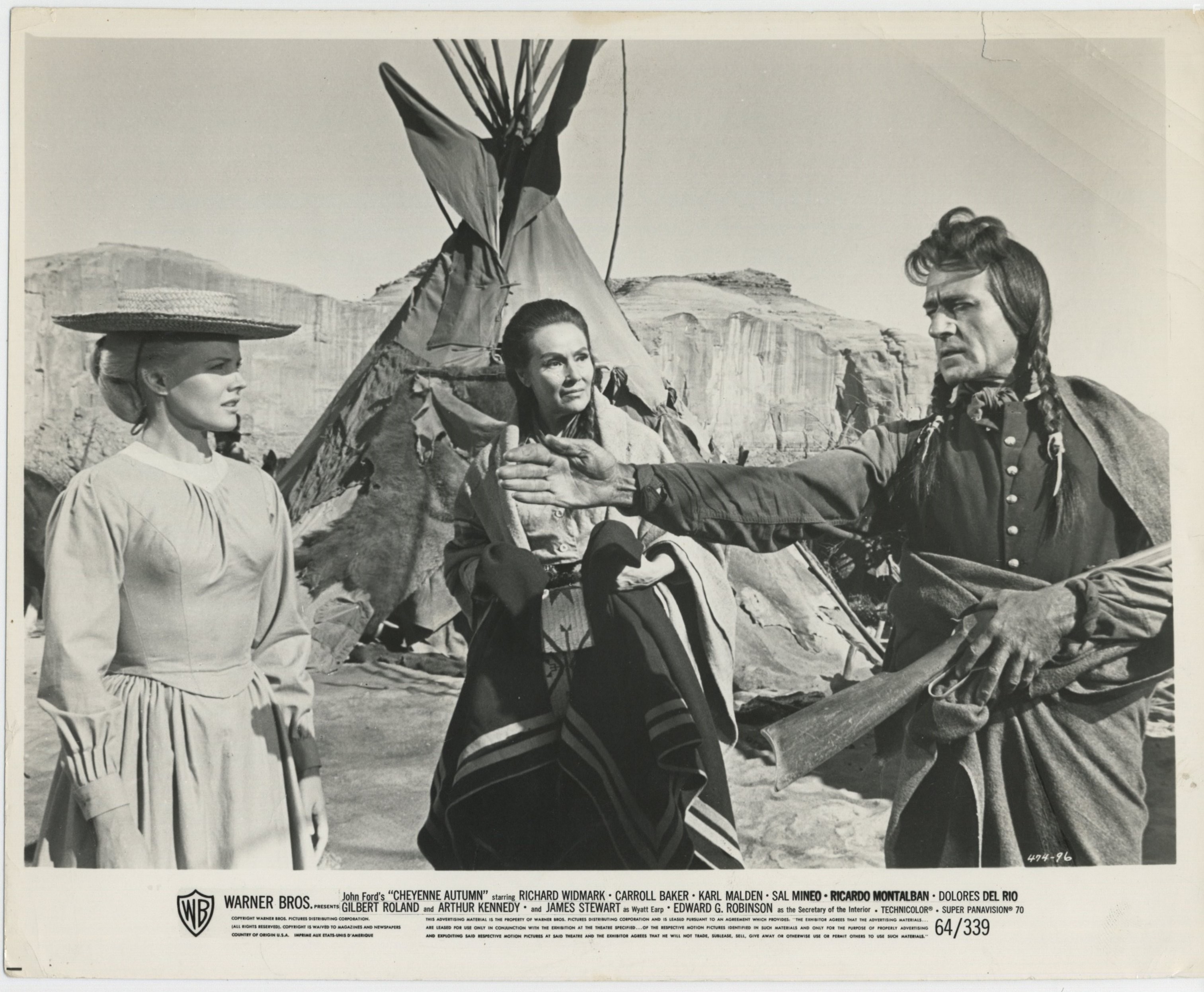 Ricardo Montalban, Dolores del Rio, and Carroll Baker in Осень Шайеннов (1964)