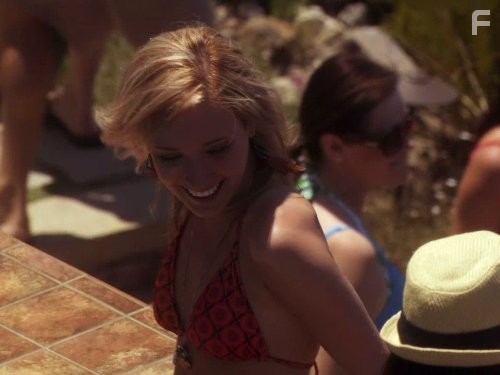 Ayla Kell in Гимнастки (2009)