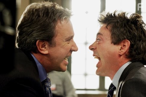Robert Downey Jr. and Tim Allen in Лохматый папа (2006)