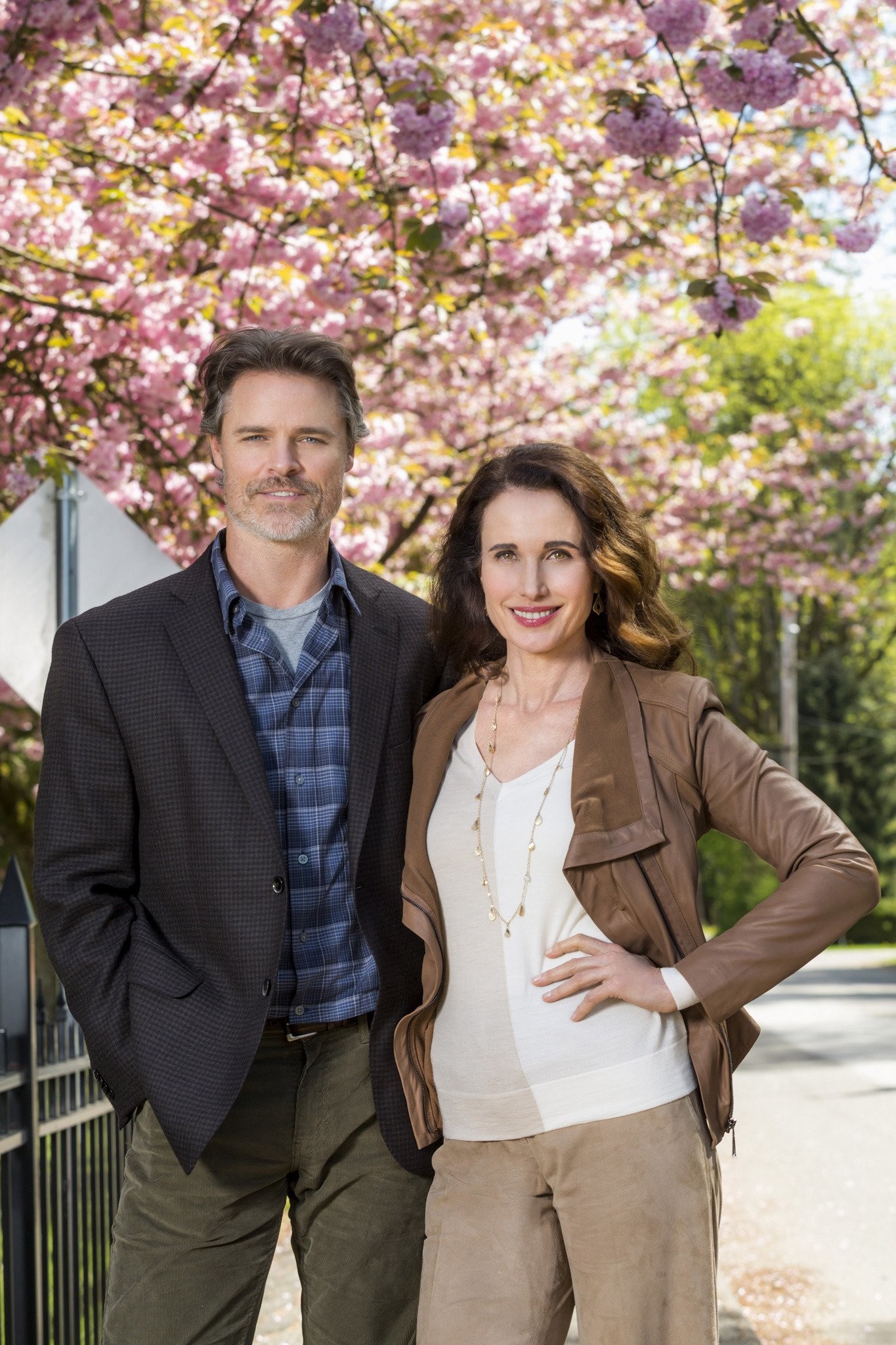 Andie MacDowell and Dylan Neal in Кедровая бухта (2013)