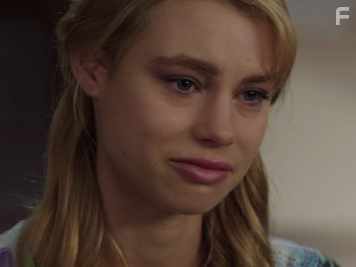 Lucy Fry in Тайны острова Мако (2013)
