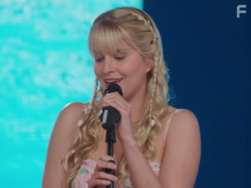 Amy Ruffle in Тайны острова Мако (2013)