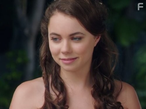 Ivy Latimer in Тайны острова Мако (2013)