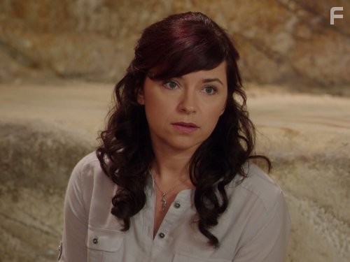 Kerith Atkinson in Тайны острова Мако (2013)