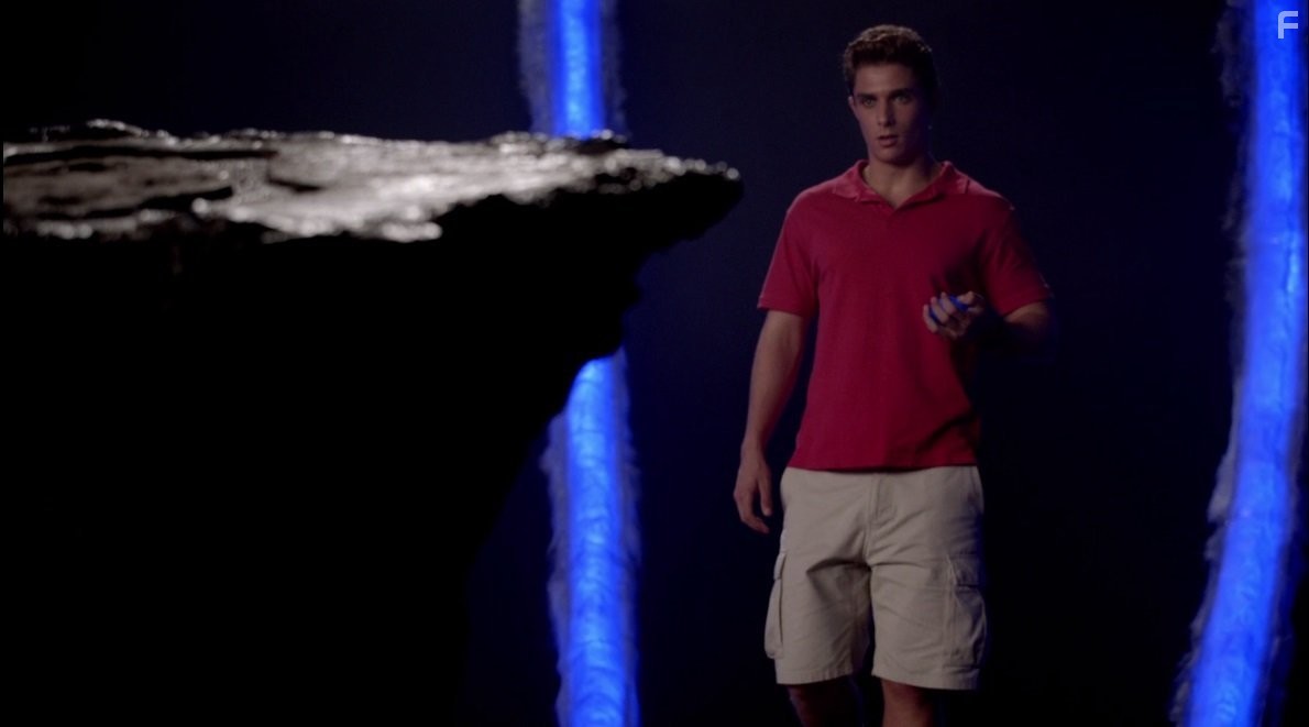 Alex Cubis in Тайны острова Мако (2013)