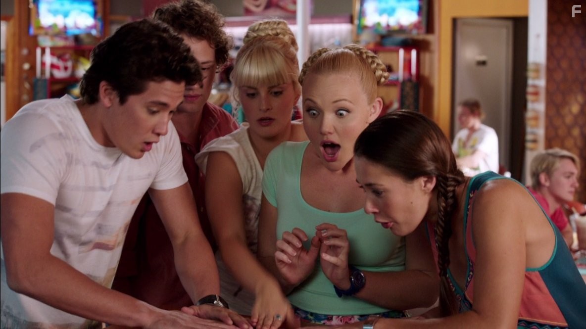 Gemma Forsyth, Rowan Hills, Amy Ruffle, and Brooke Nichole Lee in Тайны острова Мако (2013)