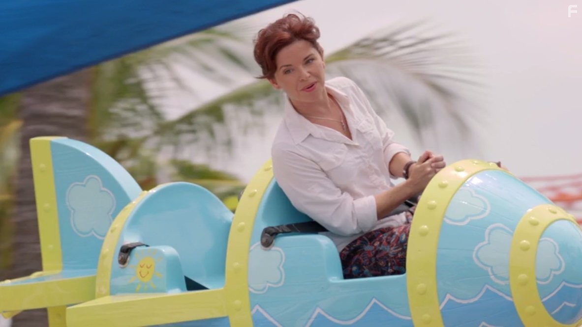 Kerith Atkinson in Тайны острова Мако (2013)