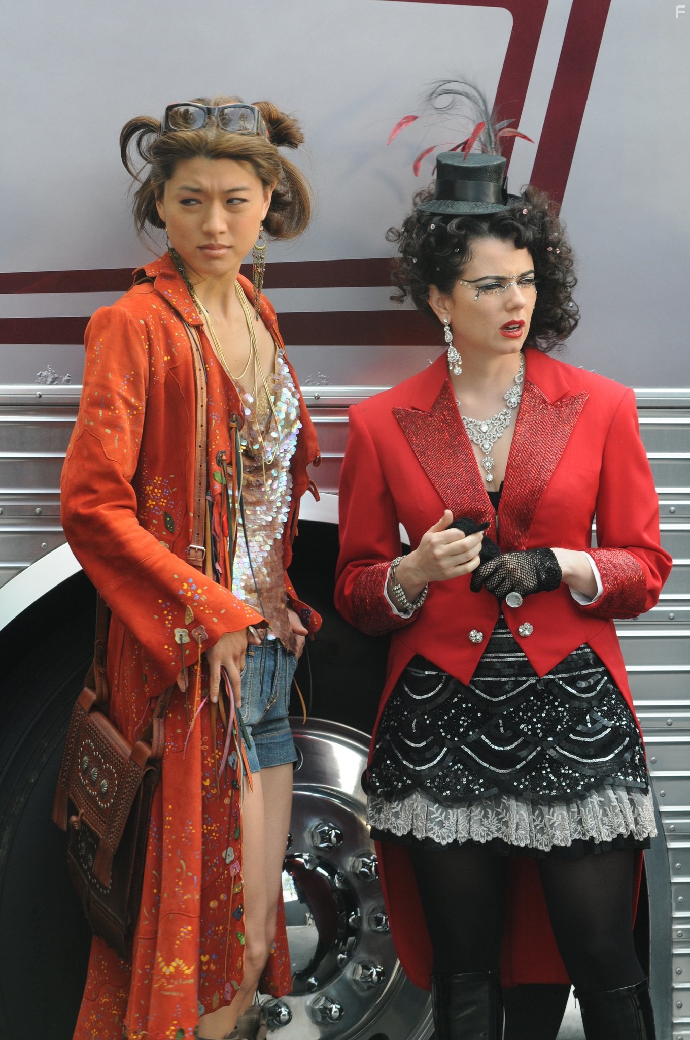 Mia Kirshner and Grace Park in The Cleaner (2008)