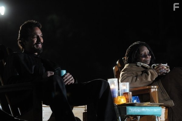Whoopi Goldberg and Benjamin Bratt in The Cleaner (2008)