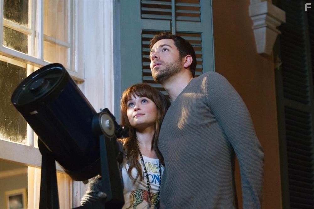 Alexis Bledel and Zachary Levi in Помни воскресенье (2013)