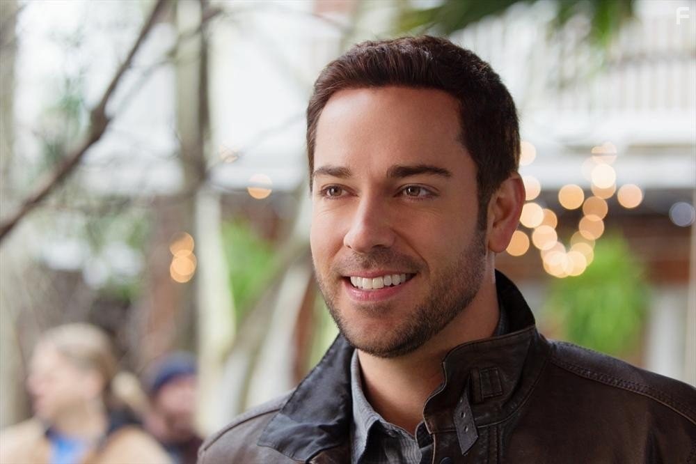 Zachary Levi in Помни воскресенье (2013)