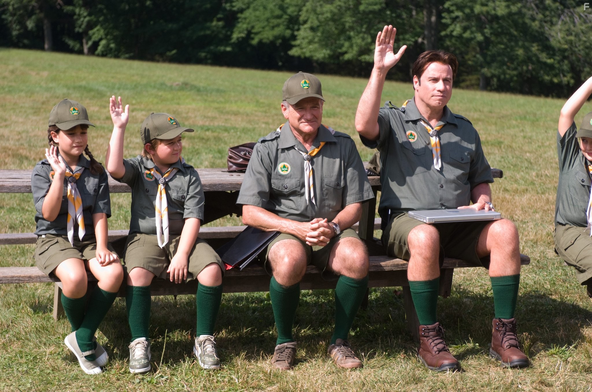 John Travolta, Robin Williams, Ella Bleu Travolta, and Conner Rayburn in Так себе каникулы (2009)