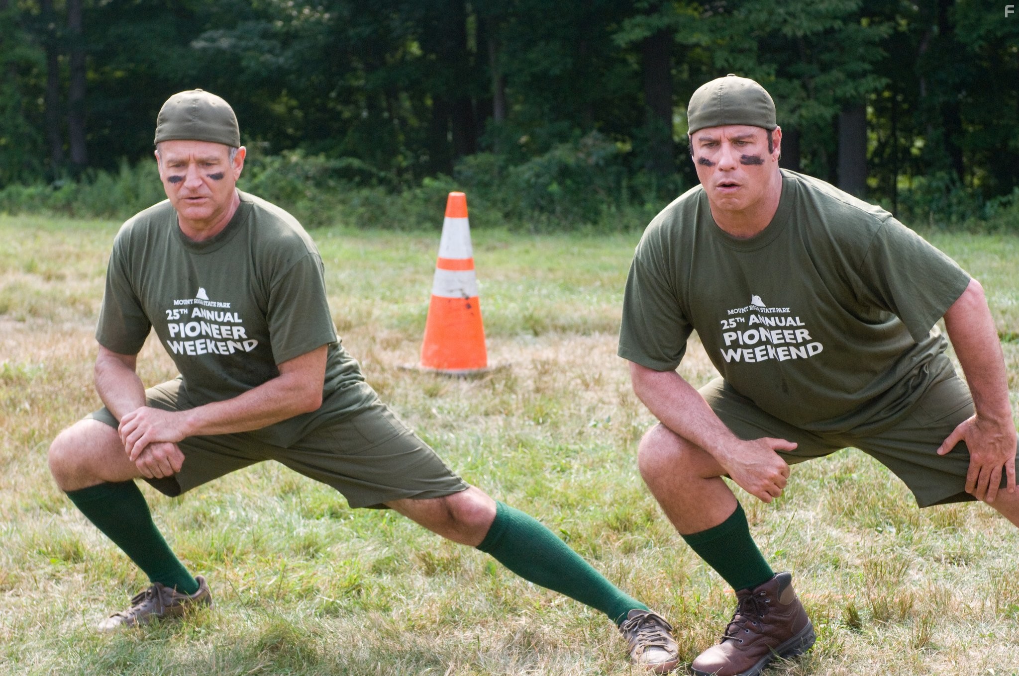 John Travolta and Robin Williams in Так себе каникулы (2009)