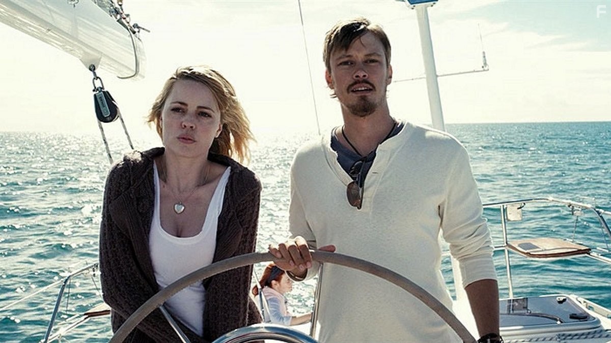Melissa George and Michael Dorman in Треугольник (2009)