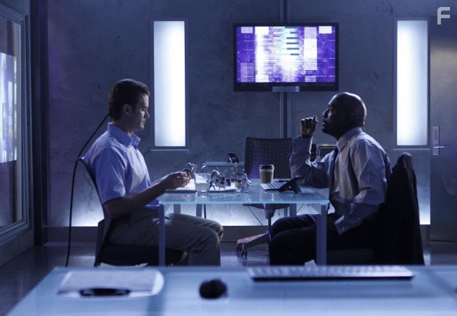Garret Dillahunt and Richard T. Jones in Терминатор: Битва за будущее (2008)