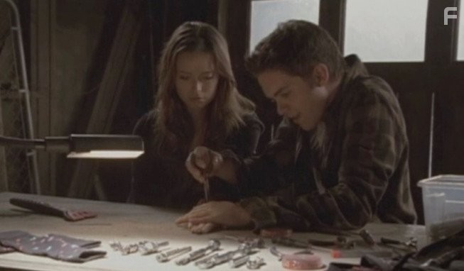 Thomas Dekker and Summer Glau in Терминатор: Битва за будущее (2008)