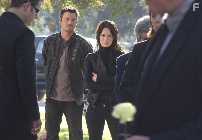 Brian Austin Green and Lena Headey in Терминатор: Битва за будущее (2008)