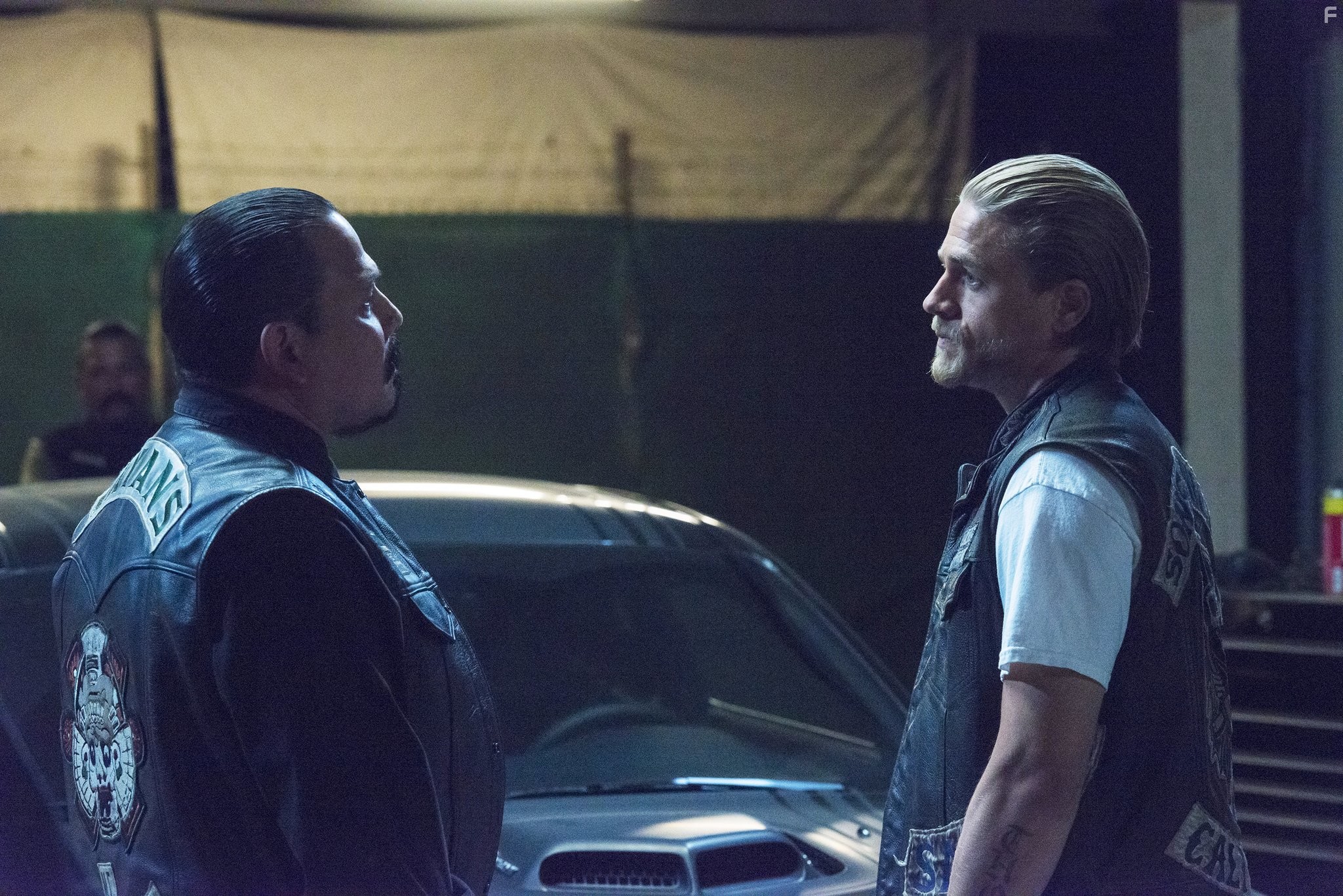 Charlie Hunnam and Emilio Rivera in Сыны анархии (2008)